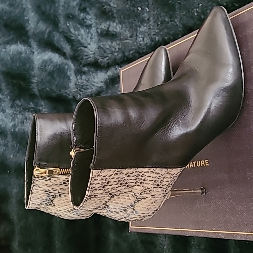 VC signature booties